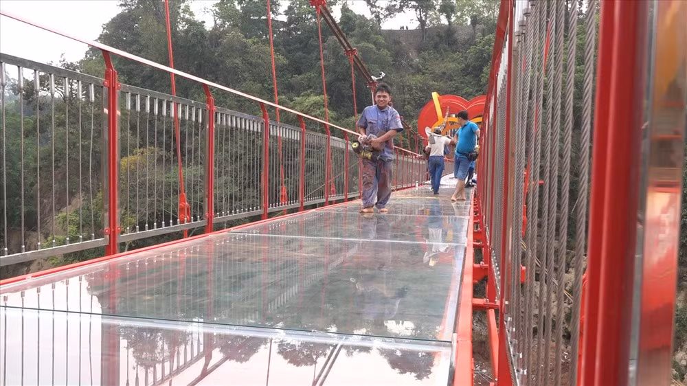 Can canh cay cau tinh yeu bang kinh trong suot dau tien o Viet Nam-Hinh-9