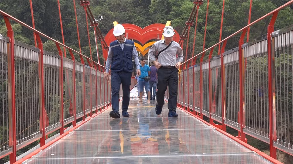 Can canh cay cau tinh yeu bang kinh trong suot dau tien o Viet Nam-Hinh-8