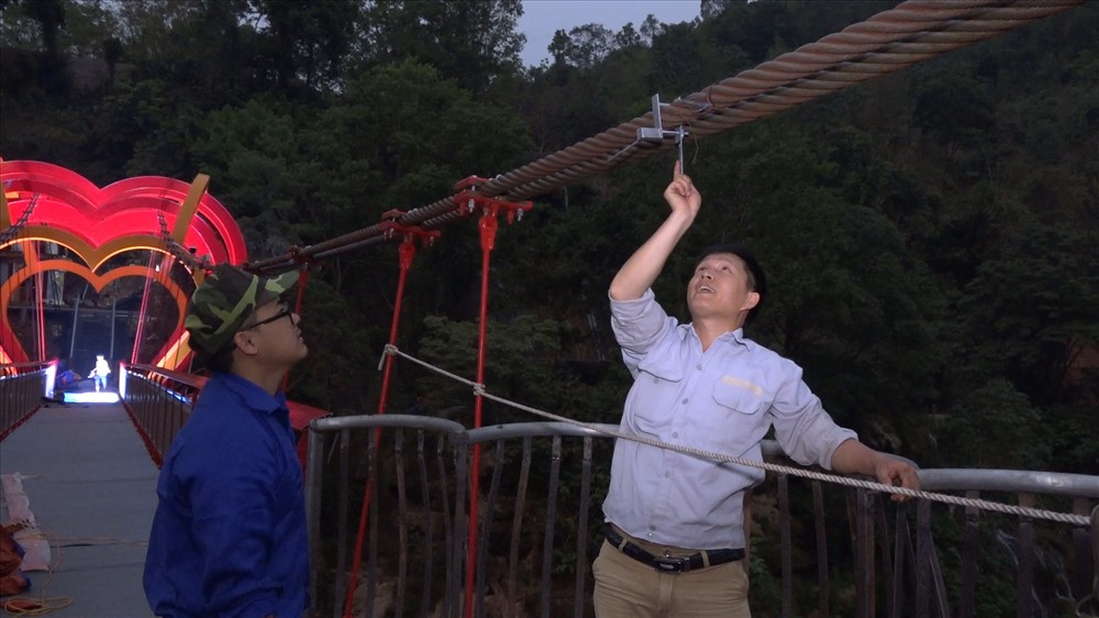 Hệ dây văng chịu lực đảm bảo tính an toàn cao chịu được trọng tải trên 50 tấn.