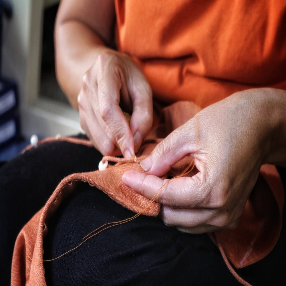 Kỹ thuật khâu tay dọc độc đáo của người Trạch Xá.