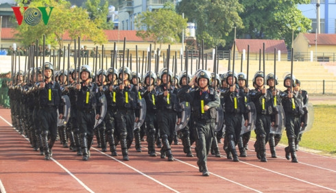 Thời gian luyện tập được bắt đầu từ hơn 6 giờ sáng mỗi ngày. Càng gần về trưa, nắng nóng càng gay gắt. Tuy nhiên, không khí luyện tập lại càng khẩn trương, nghiêm túc hơn.