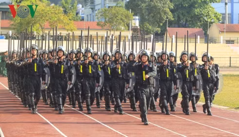 Thời gian luyện tập được bắt đầu từ hơn 6 giờ sáng mỗi ngày. Càng gần về trưa, nắng nóng càng gay gắt. Tuy nhiên, không khí luyện tập lại càng khẩn trương, nghiêm túc hơn.