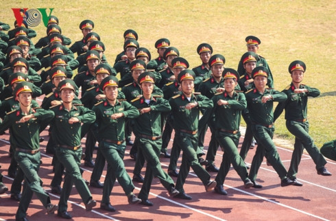 Những bài tập cơ bản bắt buộc, như đi đều, đi nghiêm trong khối có súng AK, các nội dung điều lệnh đội ngũ cá nhân đều được luyện tập cho nhuần nhuyễn.