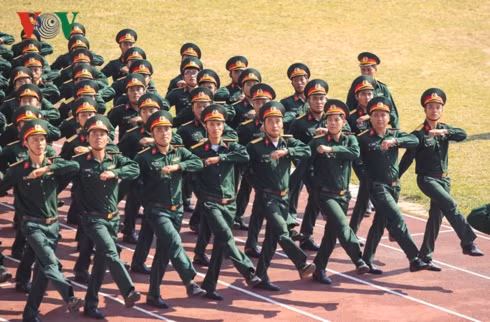 Những bài tập cơ bản bắt buộc, như đi đều, đi nghiêm trong khối có súng AK, các nội dung điều lệnh đội ngũ cá nhân đều được luyện tập cho nhuần nhuyễn.