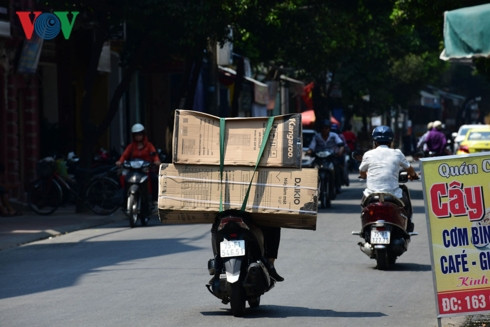 Mặt hàng tiêu thụ mạnh trong 2 ngày vừa qua ở Huế là máy điều hòa, quạt mát và quạt phun sương.