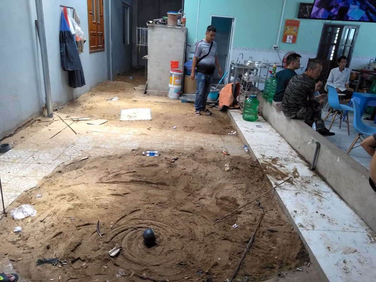 Hang chuc nguoi say sua da ga trong quan ca phe o DN