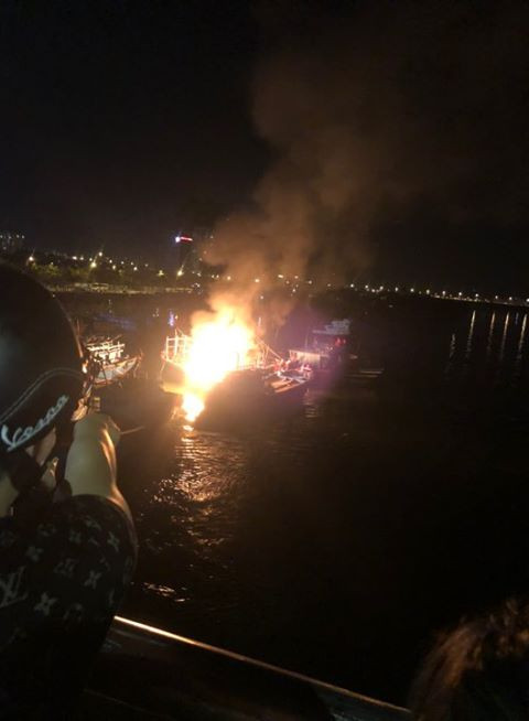 Tau ca boc chay du doi giua khuya tren song Han-Hinh-2