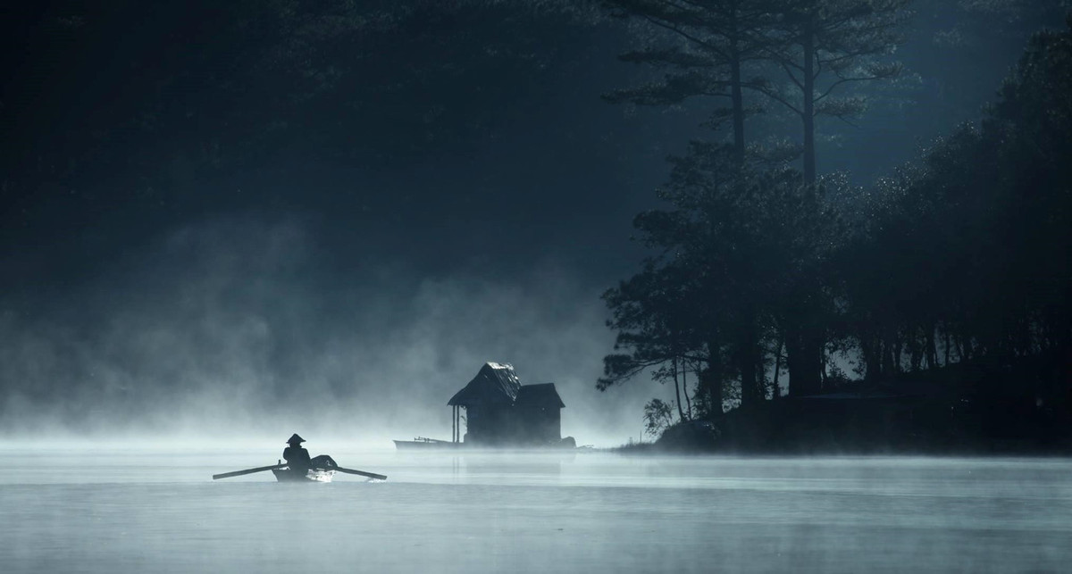 Tháng 4 là thời điểm Đà Lạt bước vào mùa sương đẹp xao xuyến lòng người. Đến đây vào khoảng thời gian này, ta mới hiểu tại sao nơi đây được mệnh danh là xứ sở của sương mù