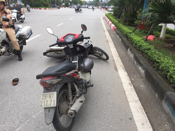 Phóng viên Chu Văn Lương cho biết dù bị thương ở chân, hỏng xe máy nhưng rất vui vì đã góp phần làm một việc tốt giúp đỡ người dân và lực lượng công an.