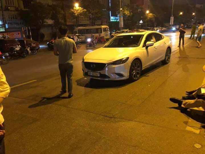 Còn tại đường Trần Khát Chân, đêm 22/4, một xe ô tô đâm xe đạp làm chiếc xe bị văng xa 20m, nạn nhân bị thương. (Ảnh: internet)