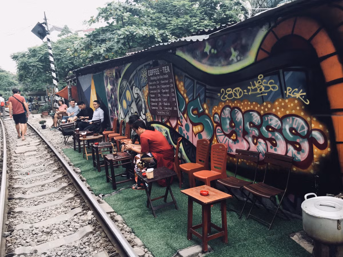 Nhiều ý kiến cho rằng nên có biện pháp đảm bảo an toàn và có tổ chức để biến nơi đây thành điểm du lịch.