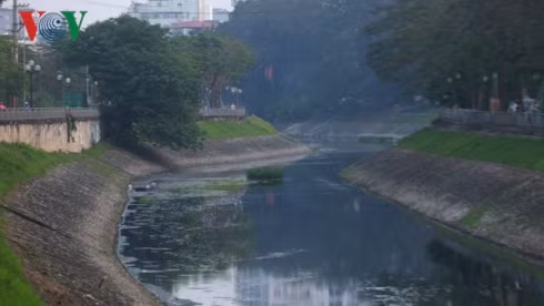 Nang nong, dan Thu do ngat tho voi mui hoi thoi o song To Lich-Hinh-5