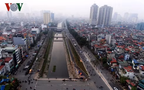 Nang nong, dan Thu do ngat tho voi mui hoi thoi o song To Lich