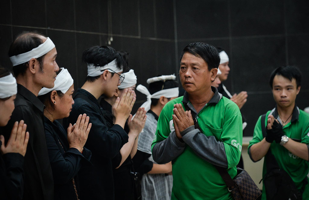 Dong nghiep, lai xe om, nguoi chua quen den vinh biet nu lao cong-Hinh-3