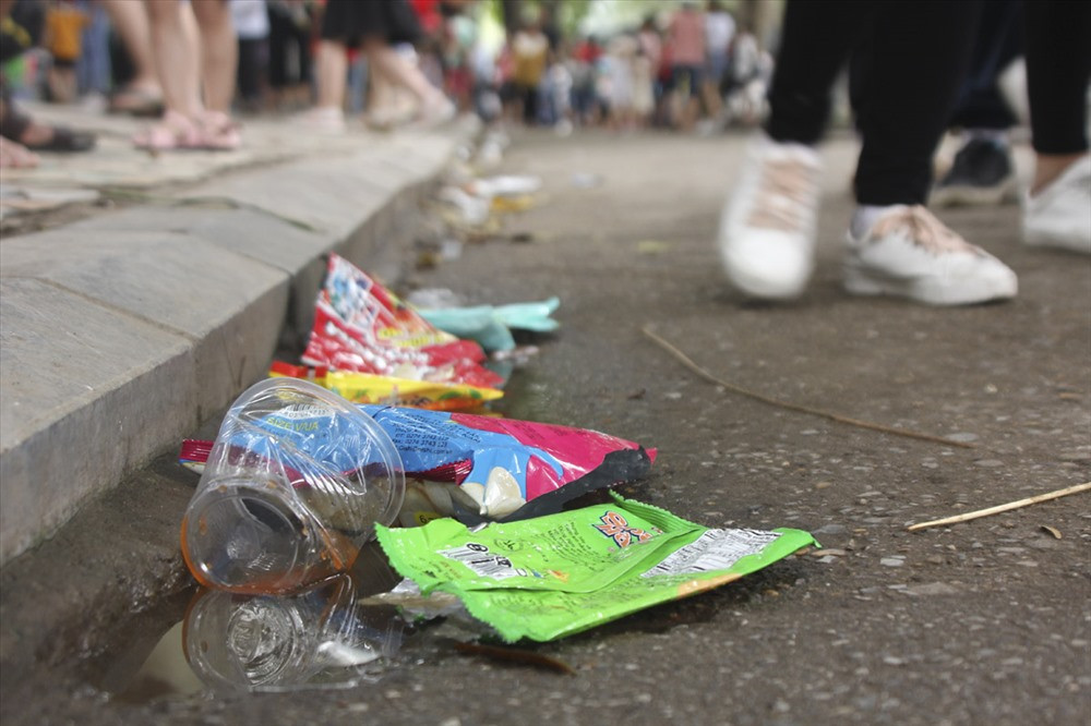 “Bien nguoi” chen chan tai Vuon thu Thu Le trong ngay cuoi nghi le-Hinh-8