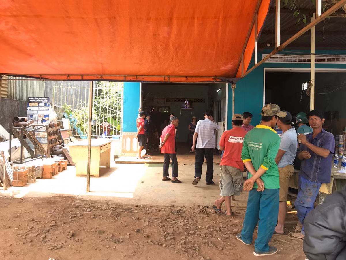 Gia Lai: Con re xong vao nha dam chet bo vo