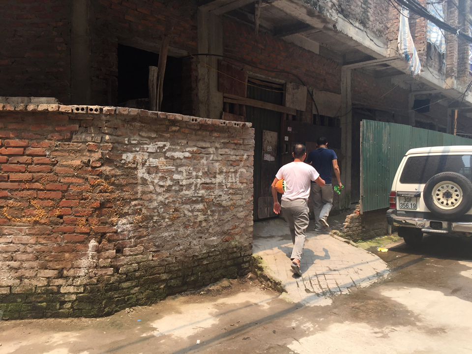 Ảnh: Cận cảnh khu "ổ chuột” giữa lòng Thủ đô - Hình 3 Anh: Can canh khu