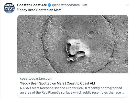 Sau khi xem bức ảnh đặc biệt trên, nhiều người cảm thấy bất ngờ, thích thú vì nhìn thấy khuôn mặt của một "con gấu" trên bề mặt sao Hỏa.