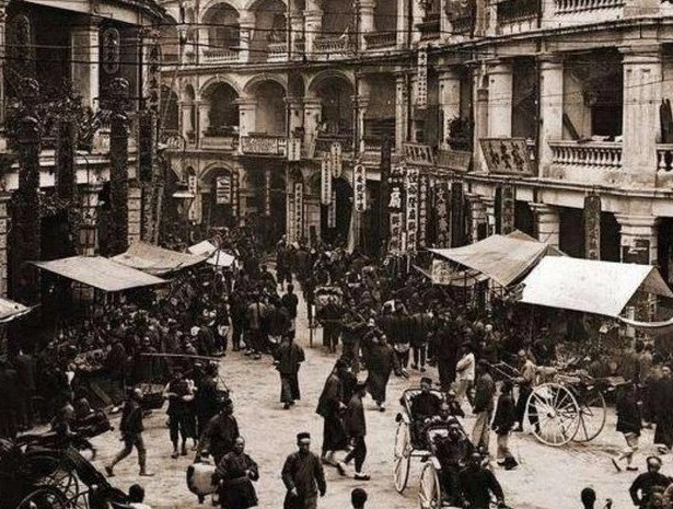 Nhịp sống hối hả của người dân cuối thời nhà Thanh ở thành phố Thượng Hải.