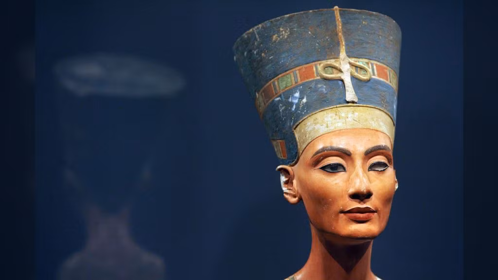 Nhóm nghiên cứu cho rằng, một trong 2 xác ướp có khả năng là nữ hoàng Nefertiti nổi tiếng Ai Cập. Họ hy vọng trong năm 2023 sẽ biết được chính xác đó có phải thi hài bà hoàng Nefertiti danh tiếng của Ai Cập cổ đại hay không.