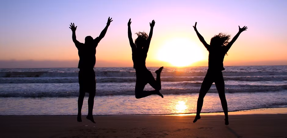 Trong khi đó, Cathryn Moe, nhà chiêm tinh kỳ cựu ở Hawaii, Mỹ nhận định năm 2023 sẽ “mang đến một làn sóng bình yên”, sự tự tin và thoải mái cho nhiều người.