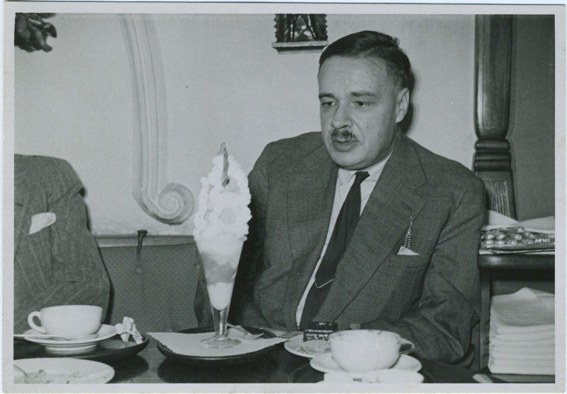 Trong những năm tiếp theo, Eduard liên tục ra vào viện tâm thần. Bà Mileva là người chăm sóc chính cho con trong khi chồng cũ hỗ trợ tài chính từ xa. Vào tháng 10/1965, Eduard qua đời vì đột quỵ. Trước khi mất, Eduard nói với một nhà báo rằng: "Có người cha thiên tài chẳng có ích gì cho tôi cả".