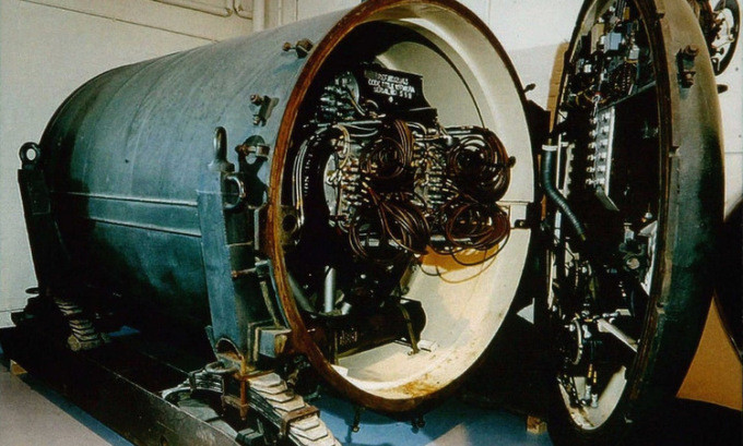 "Mìn hạt nhân không chỉ phá hủy cơ sở hạ tầng trên diện tích lớn mà còn ngăn khu vực đó rơi vào tay kẻ thù vì ô nhiễm phóng xạ trong thời gian dài", ông Hawkings giải thích về mục đích dự án Blue Peacock.