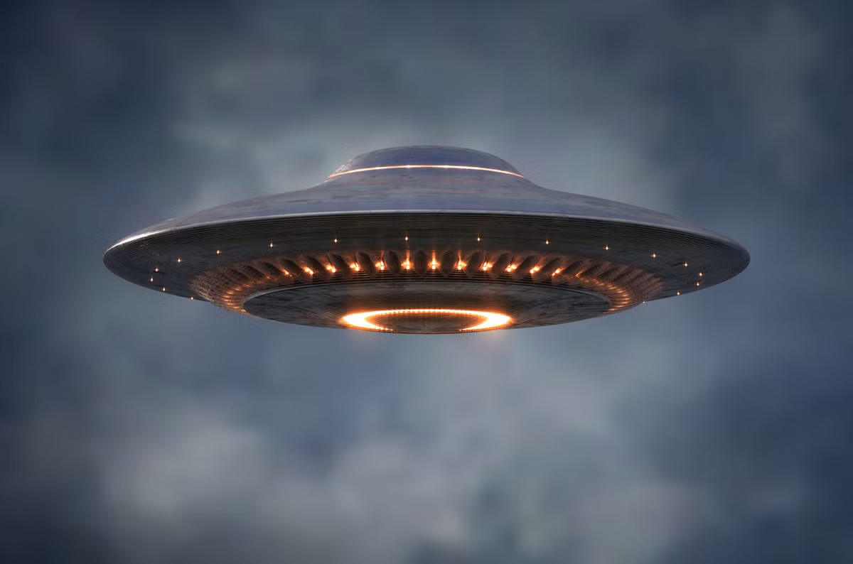  Sự tồn tại của UFO và người ngoài hành tinh trở thành chủ đề nghiên cứu của nhiều chuyên gia, nhà khoa học. Họ đã cố gắng tìm kiếm các bằng chứng để chứng minh con người không đơn độc trong vũ trụ.
