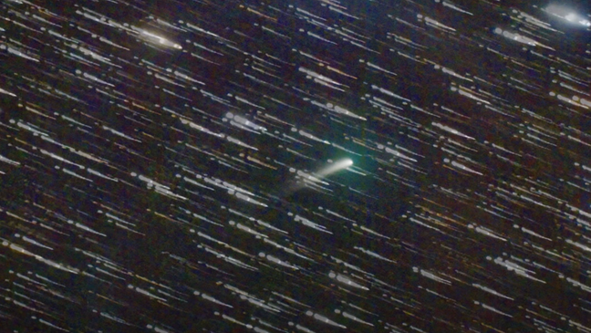 Sao chổi C/2022 E3 (ZTF) đã sáng dần lên khi đến gần Mặt trời. Sau đó, nó sẽ đi qua điểm gần Trái đất nhất trong khoảng thời gian từ ngày 1 - 2/2, cách xa khoảng 42 triệu km.