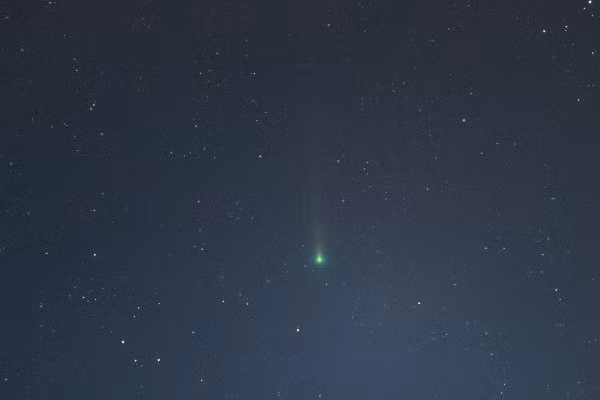 Điều này khiến băng của sao chổi thăng hoa hoặc chuyển trực tiếp thành khí. Do vậy, sao chổi sẽ trở nên mờ khi quan sát qua kính thiên văn.