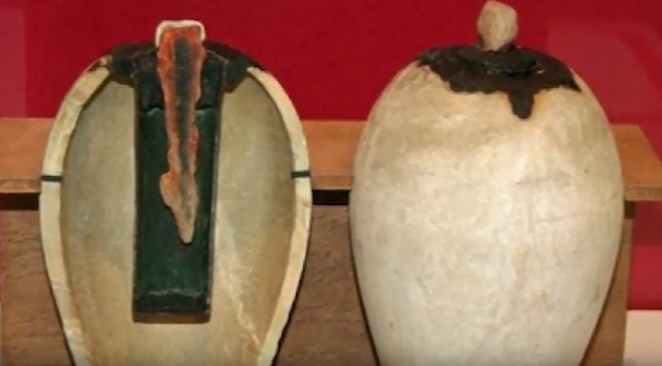 Sở dĩ cổ vật này được gọi là pin Bagdad là vì nó có hình dạng giống một chiếc vại, cao khoảng 13 cm và có một thanh sắt bị ăn mòn nhô ra từ miệng vại. Thêm nữa, các nhà nghiên cứu cũng tìm thấy một chiếc ống hình trụ bằng đồng bên trong vại và một thanh sắt được luồn vào ống hình trụ này.