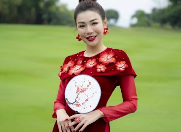 MC Golf so 1 Viet Nam mac ao dai rang ro don nam moi-Hinh-7