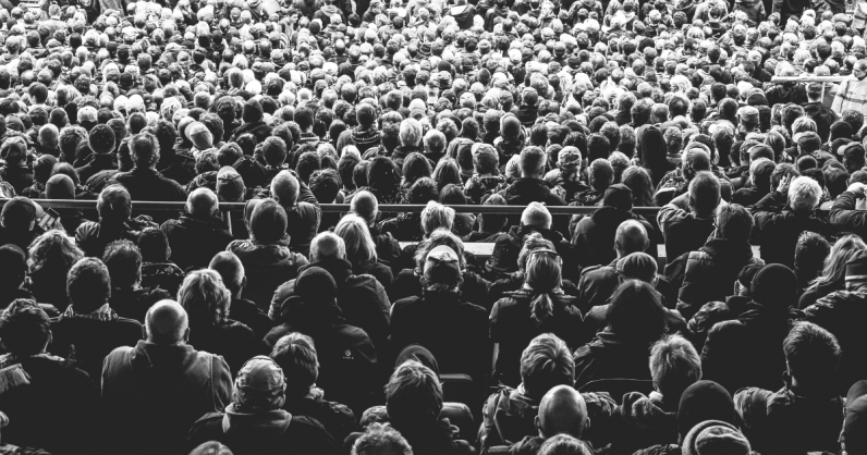 Cụ thể, các nhà khoa học phát hiện từ khi chào đời cho đến 25 tuổi, sức đề kháng của con người ngày càng hoàn thiện nên tỷ lệ tử vong ngày một giảm dần. Thế nhưng, từ năm 25 tuổi cho đến khi từ giã cõi đời, tỉ lệ tử vong lại tăng lên một cách đều đặn, có quy luật.