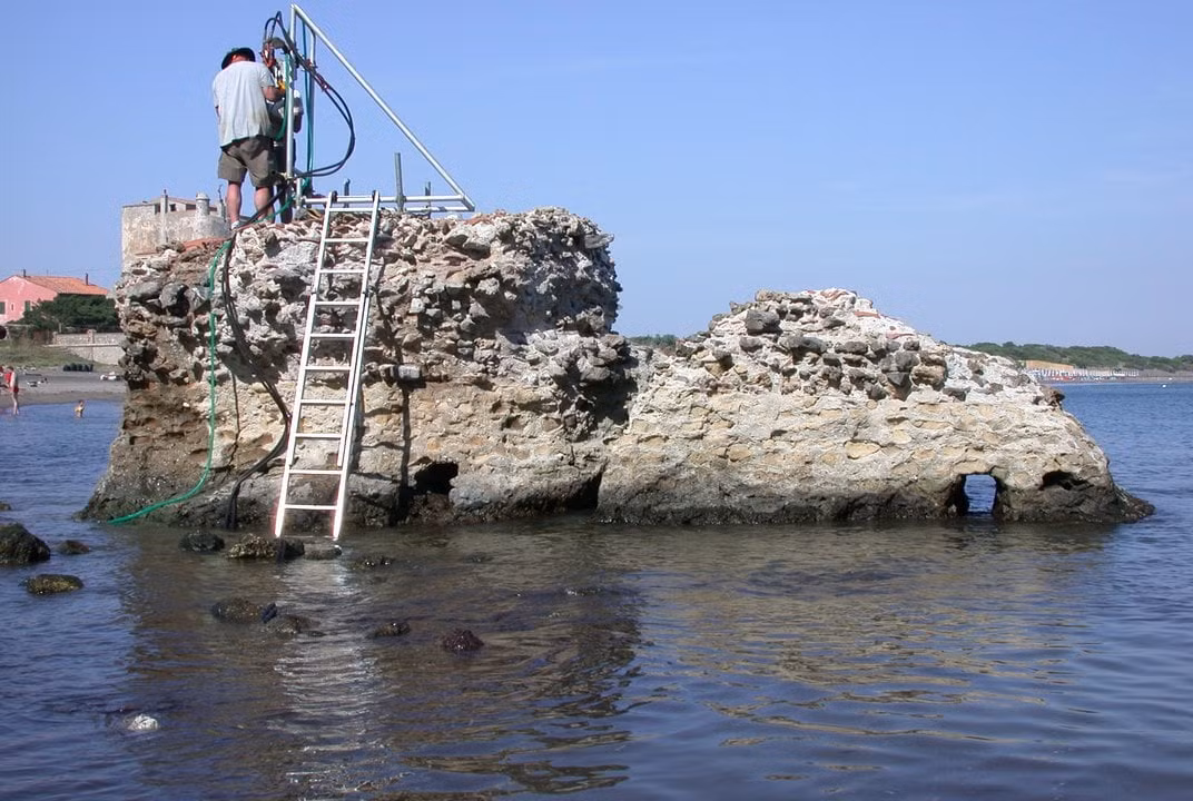 Sự kết hợp các vật liệu trên đã tạo ra phản ứng puzolan, kích thích tinh thể hình thành trong khoảng trống của hỗn hợp. Điều này tạo nên lực liên kết vững chắc.