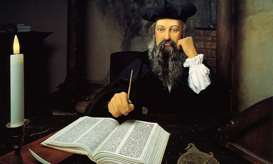 Nổi tiếng không kém bà Vanga là nhà tiên tri người Pháp Michel de Nostradame hay còn gọi Nostradamus. Vào năm 1555, ông xuất bản cuốn sách "Những lời tiên tri" bao gồm bộ sưu tập lời tiên đoán về biến cố sẽ xảy đến với thế giới từ giữa thế kỷ 16 cho đến ngày tận thế, mà ông cho là sẽ xảy ra vào năm 3797.