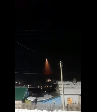 Theo quan điểm này, sinh vật ngoài Trái đất đã ghé thăm chúng ta bằng UFO phát ra ánh sáng bí ẩn như những hình ảnh mà một số người chụp được.