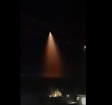 Sau vài ngày, hình ảnh về vệt sáng kỳ bí xuất hiện trên bầu trời ở vùng Magadan lan truyền nhanh chóng trên mạng xã hội. Nó trở thành đề tài thảo luận của mọi người.