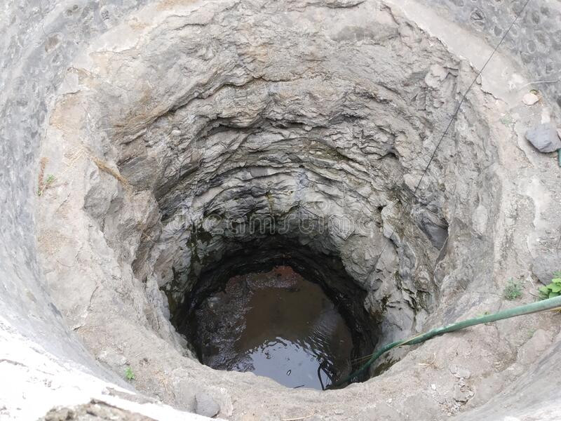 Vào tháng 3/2019, dư luận thế giới rúng động trước thông tin Nadeem Khan - cậu bé 18 tháng tuổi ở Ấn Độ rơi xuống giếng khoan sâu 18m khi đang chơi cùng những đứa trẻ khác.