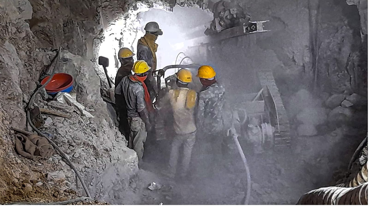 Gia đình của Rahul phát hiện sự việc sau khi nghe thấy tiếng con trai khóc. Ngay sau đó, họ thông báo cho chính quyền địa phương và các nhân viên cứu hộ để giải cứu cậu bé Rahul. Theo đó, hơn 500 nhân viên bao gồm các quan chức từ Lực lượng Ứng phó Thảm họa Quốc gia (NDRF), quân đội và cảnh sát địa phương tham gia vào chiến dịch giải cứu quy mô lớn.