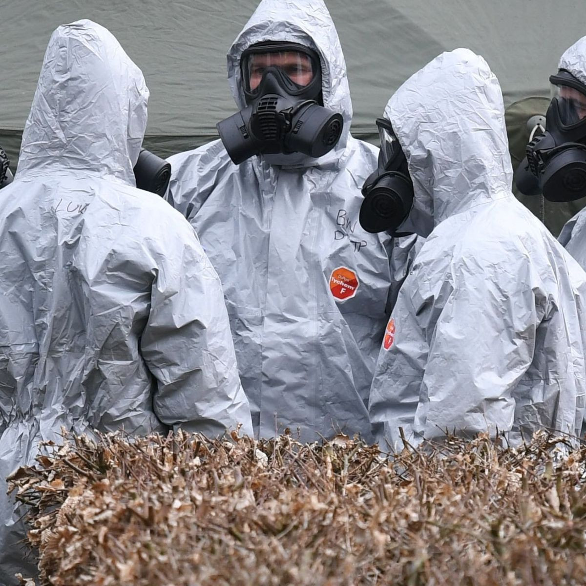 Do ra đời muộn hơn nhiều so với các chất độc thần kinh khác như VX hay sarin, Nga đặt tên cho nó là Novichok (có nghĩa là "tân binh" trong tiếng Nga).