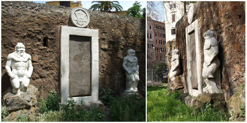 Sáng hôm sau, nhà giả kim biến mất và chỉ để lại một vài mảnh vàng cùng một tờ giấy gồm các ký hiệu bí ẩn. Hầu tước Massimiliano "vắt óc" giải mã những ký hiệu đó nhưng không thành công. Về sau, ông cho người khắc chúng lên những cánh cửa vào khu vườn của mình với hy vọng rồi sẽ có người tìm ra đáp án biến thảo mộc thành vàng. Theo thời gian, căn biệt thự và khu vườn biến mất và chỉ còn cánh cửa kỳ bí này.