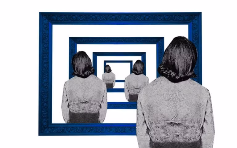 Tương tự linh cảm, Déjà vu (hiện tượng nhìn thấy tương lai từ quá khứ) là một bí ẩn khó giải mà giới khoa học đang nỗ lực tìm ra câu trả lời. Déjà vu là một cụm từ tiếng Pháp có nghĩa là “đã nhìn thấy”. Cụm từ này dùng để chỉ một cảm giác khi con người nhìn thấy một cái gì đó mới mẻ nhưng lại có cảm giác nó rất quen thuộc.