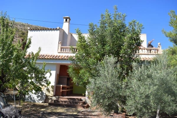 Theo đó, cuộc chiến kéo dài 98 năm giữa hai bên kết thúc trong hòa bình. Sự việc này trở thành một trong những cuộc chiến tranh đặc biệt nhất trong lịch sử nhân loại.