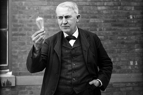 Sáng chế bóng đền của Thomas Edison đã làm thay đổi cuộc sống của nhân loại khi đưa ánh sáng nhân tạo tới hàng trăm quốc gia trên thế giới.