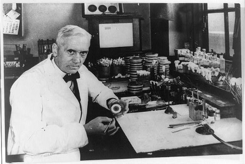 Nhà khoa học Scotland Alexander Fleming được hàng tỷ người biết đến nhờ tìm ra penicillin - "phương thuốc kỳ diệu" của nhân loại vào năm 1929.