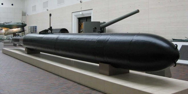 Hải quân Nhật Bản nghiên cứu, chế tạo ngư lôi Kaiten và sử dụng vũ khí này từ năm 1944 - 1945. Mục đích của Nhật Bản là muốn dùng ngư lôi Kaiten để đánh chìm các tàu chiến của Mỹ và các nước Đồng minh.