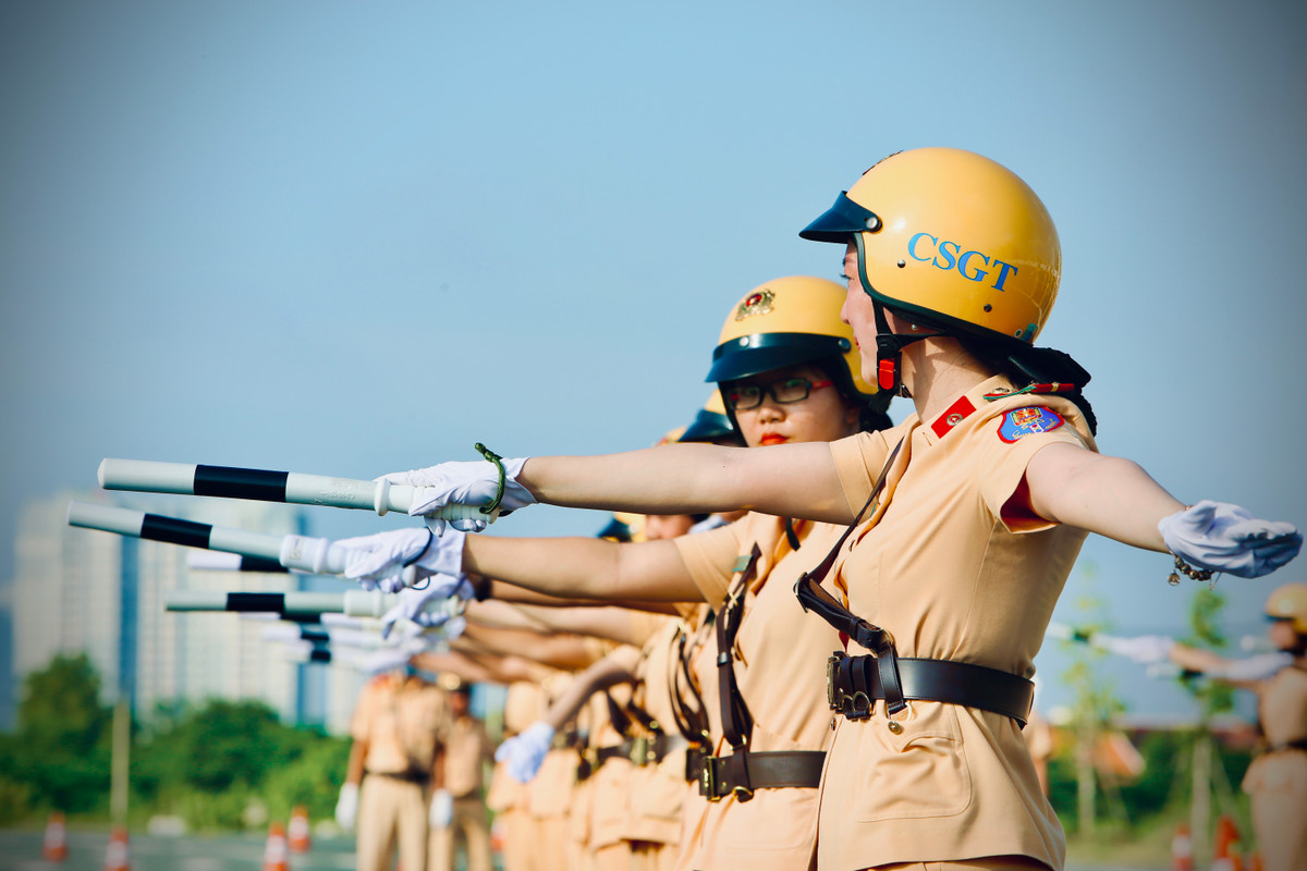Đại tá Lê Hồng Nam nhấn mạnh: “Do đó, để tạo điểm nhấn và trở thành công trình nổi bật của lực lượng CSGT TP chào mừng Đại hội Đảng bộ TP lần thứ XI tiến tới Đại hội Đại biểu toàn quốc lần thứ XIII của Đảng, việc thành lập và ra mắt Đội hình nữ CSGT dẫn đoàn sẽ thể hiện được hình ảnh đặc trưng của CSGT TP, đặc biệt nâng cao hình ảnh của người nữ chiến sĩ lên một tầm mới, hội tụ đầy đủ tố chất, kỹ năng, kinh nghiệm, bản lĩnh”.