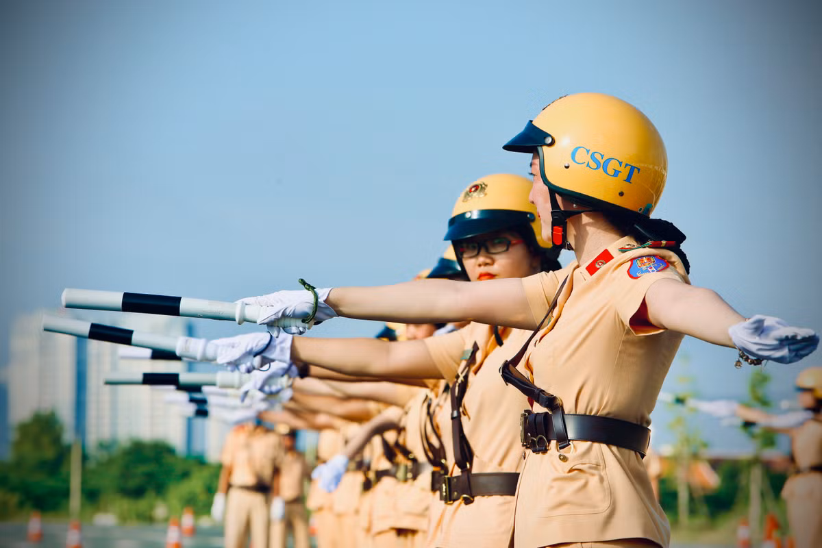 Đại tá Lê Hồng Nam nhấn mạnh: “Do đó, để tạo điểm nhấn và trở thành công trình nổi bật của lực lượng CSGT TP chào mừng Đại hội Đảng bộ TP lần thứ XI tiến tới Đại hội Đại biểu toàn quốc lần thứ XIII của Đảng, việc thành lập và ra mắt Đội hình nữ CSGT dẫn đoàn sẽ thể hiện được hình ảnh đặc trưng của CSGT TP, đặc biệt nâng cao hình ảnh của người nữ chiến sĩ lên một tầm mới, hội tụ đầy đủ tố chất, kỹ năng, kinh nghiệm, bản lĩnh”.