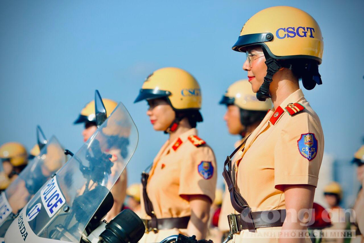 Điều này giúp cho các chị em có thể vượt qua được cái nắng gay gắt giữa khu đất trống quận 2, vượt lên những mệt mỏi và làm quen dần với cường độ luyện tập. (Ảnh CATPHCM)