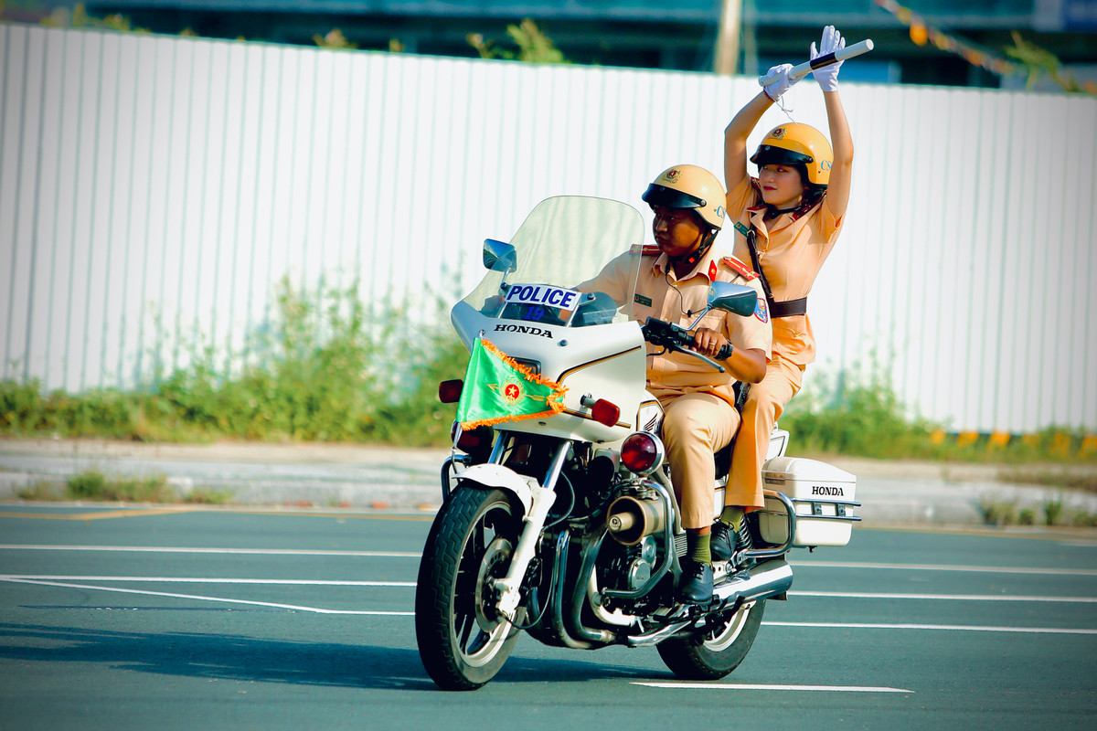 Bên cạnh đó, BGĐ CATP cũng đánh giá cao tinh thần nghiêm túc của các thành viên trong Đội hình nữ CSGT dẫn đoàn của Phòng PC08.